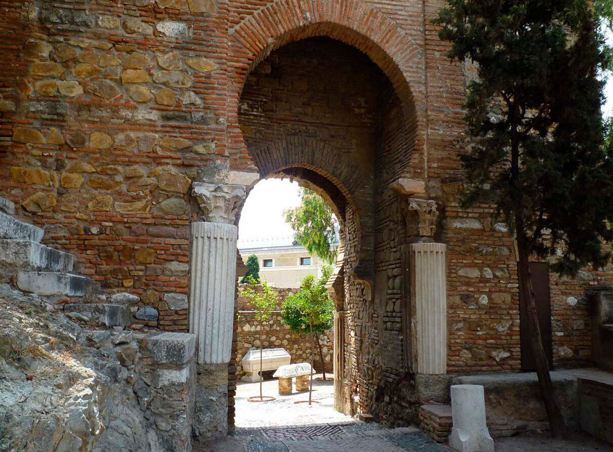 Grand Entrance - Puerta de las Columnas